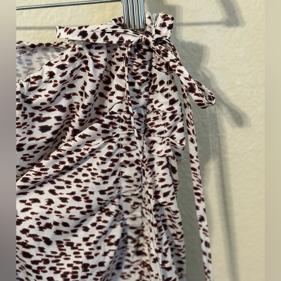 🌵Leopard Print Asymmetrical Skirt with Leg Slit - Picture 2 of 6